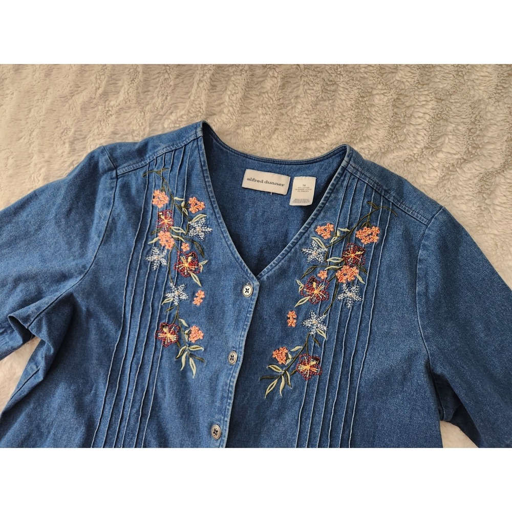 Alfred Dunner Denim Shirt Women 14 Blue Embroidered Floral Beaded Pintuck Button